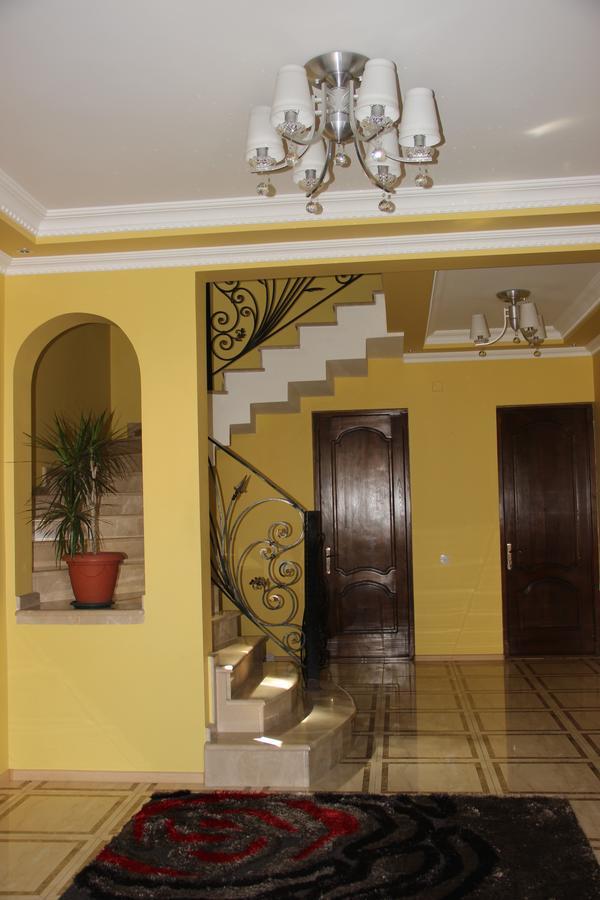 Yellow House - Vaja Sarpi Exterior photo